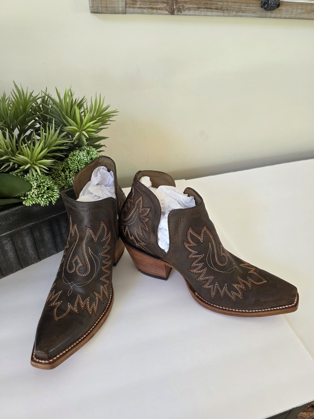 Ariat Dixon Western Booties Women's 8.5 Brown Leather Snip Toe Cowboy Boots - Picture 4 of 13